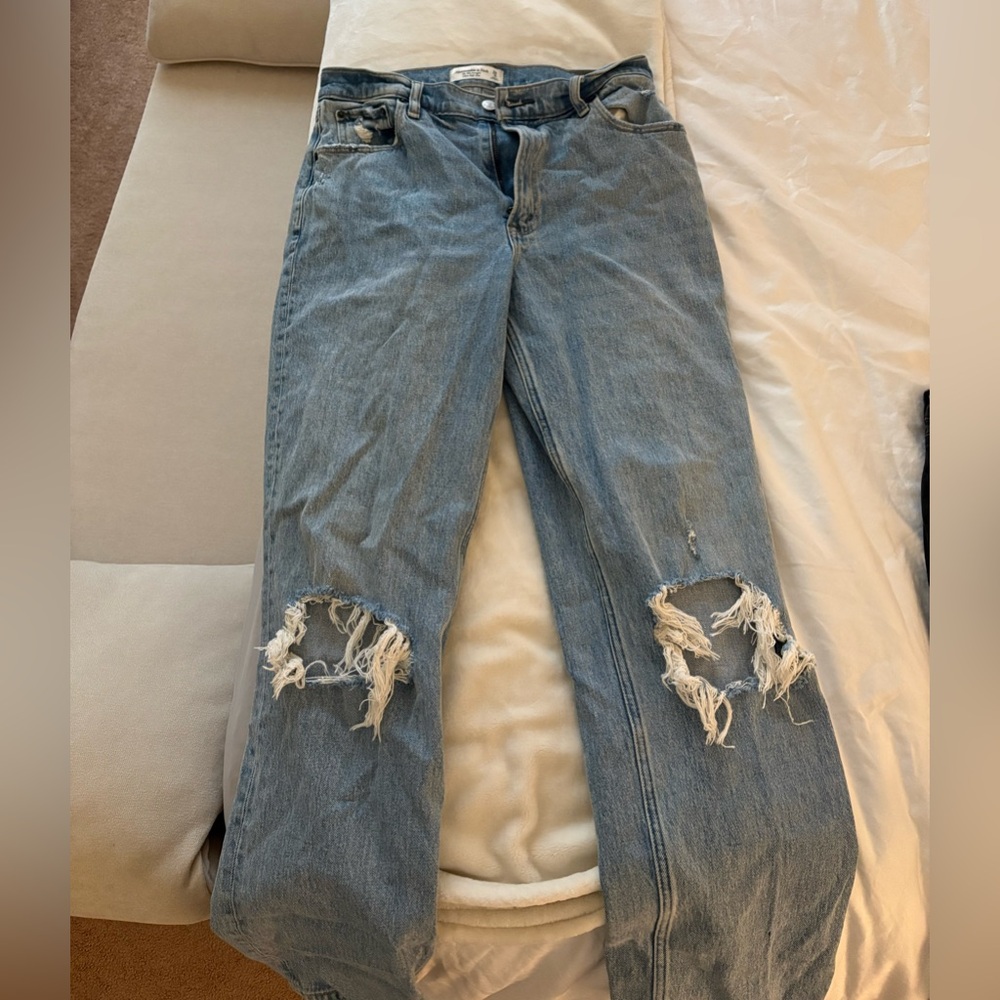 Abercrombie and Fitch 90s Straight - Ultra High Rise - Size 29